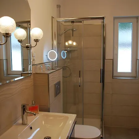 Anna Apartman Sellin